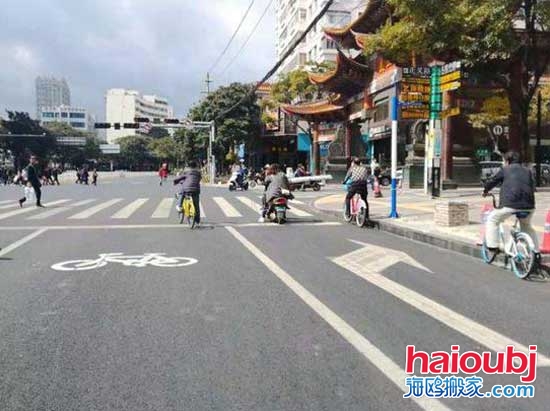 昆明人民中路非機(jī)動車道調(diào)換了位置.jpg